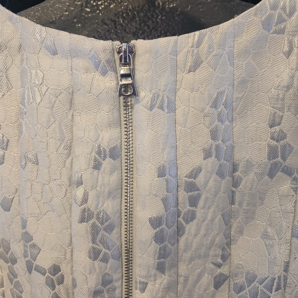 ANN Klein Sliver/White Tulip Dress pleated size 6 - Picture 4 of 11